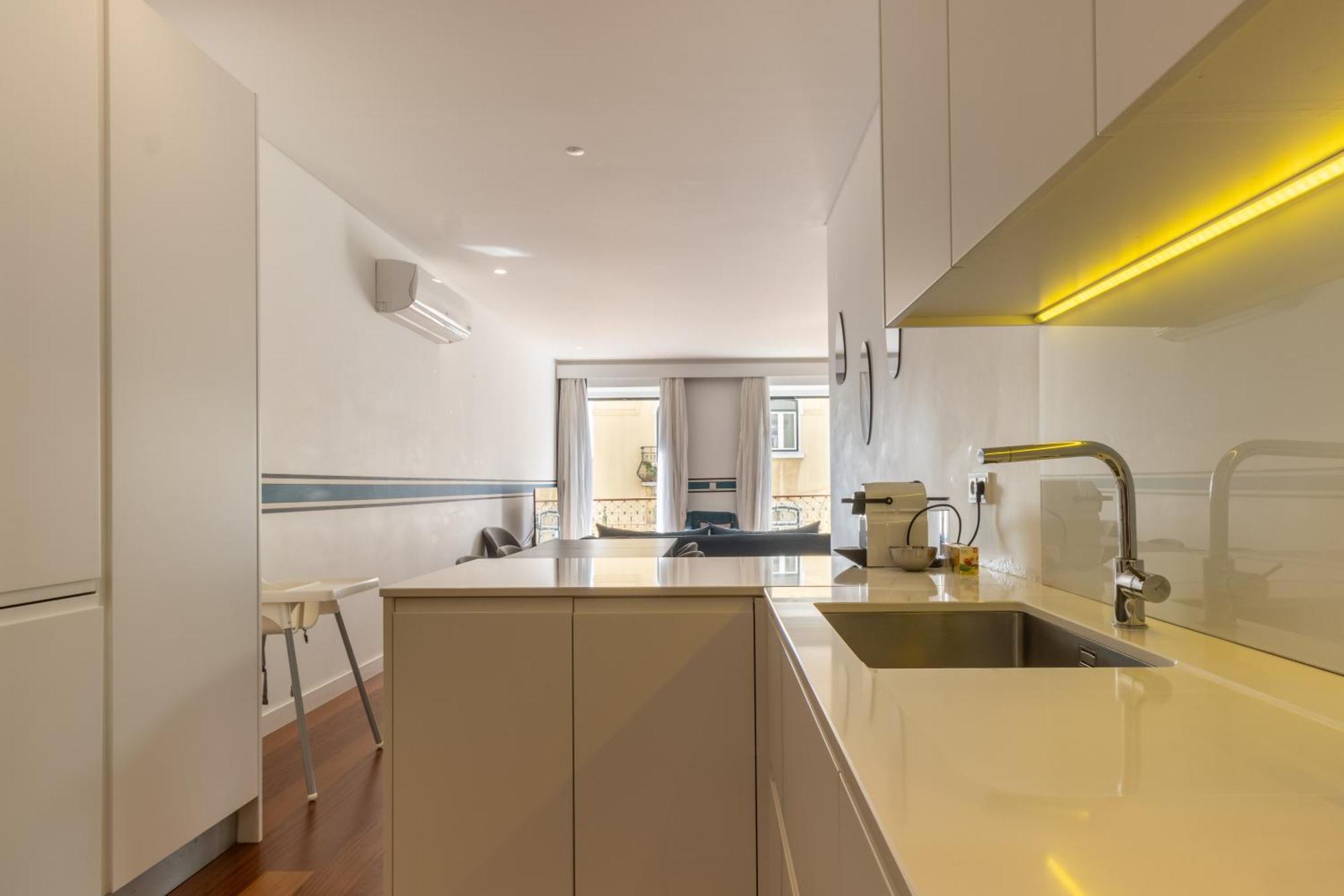 Апартаменты Modern 3Br, Terrace, Ac/Heating & Self Check-In Лиссабон Экстерьер фото