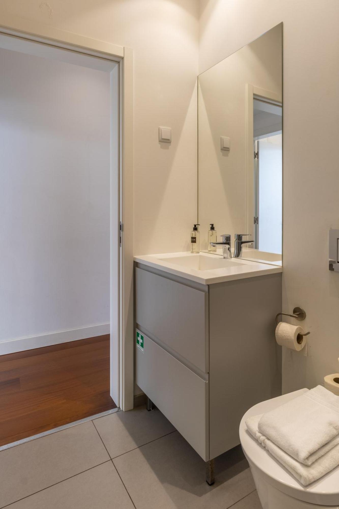 Апартаменты Modern 3Br, Terrace, Ac/Heating & Self Check-In Лиссабон Экстерьер фото