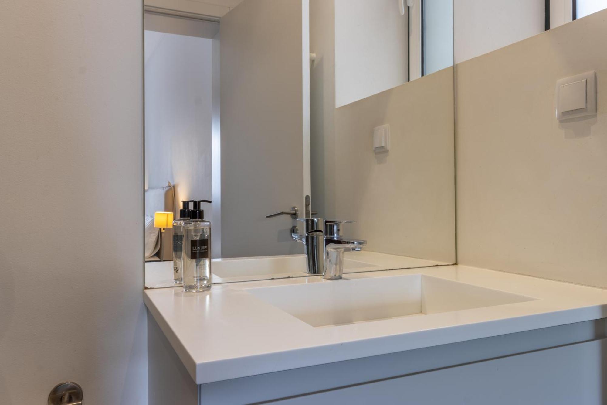 Апартаменты Modern 3Br, Terrace, Ac/Heating & Self Check-In Лиссабон Экстерьер фото